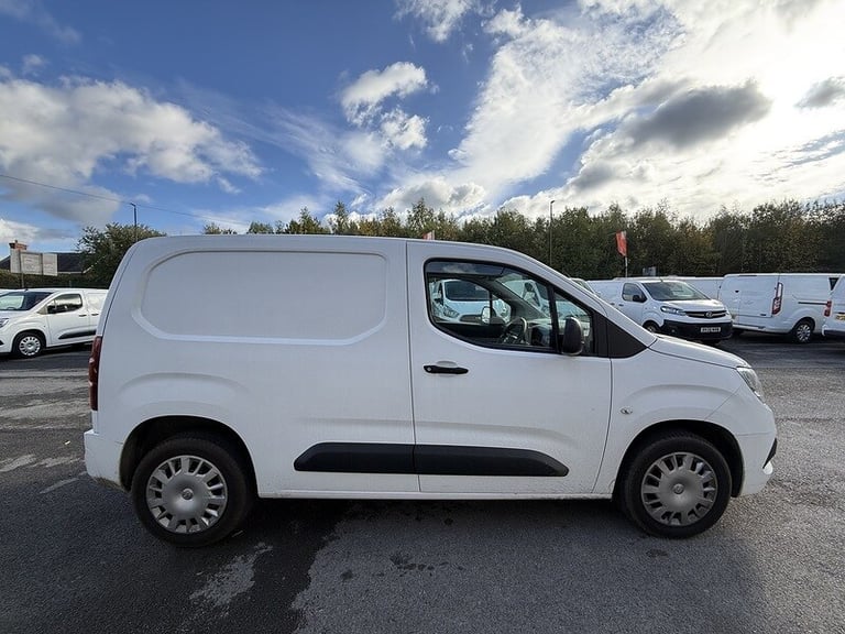 2020 Vauxhall Combo 2300 1.5 Turbo D 100ps H1 Sportive Van PANEL VAN DIESEL Manual