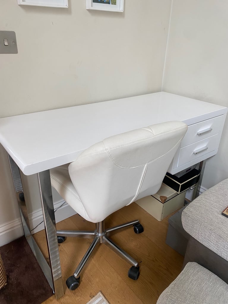 Office /nail tech chair 