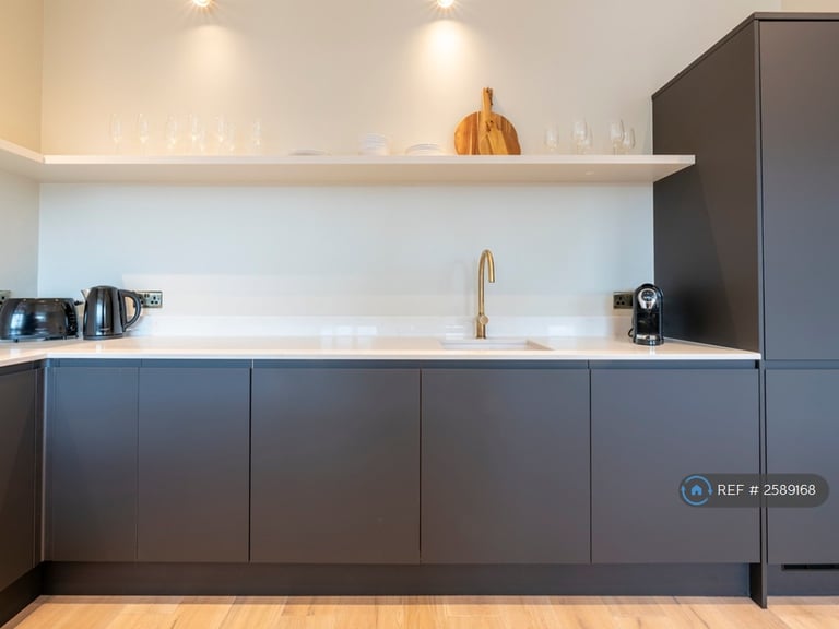 2 bedroom flat in Heath Road, London, TW1 (2 bed) (#2589168)