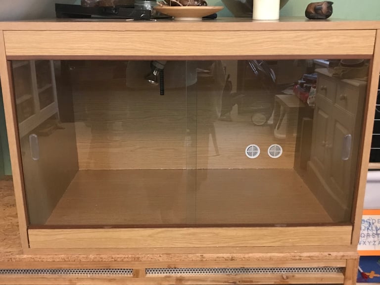Wooden vivarium 