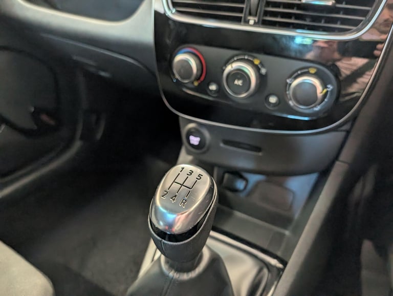 2019 Renault Clio 0.9 TCe Iconic Euro 6 (s/s) 5dr HATCHBACK Petrol Manual