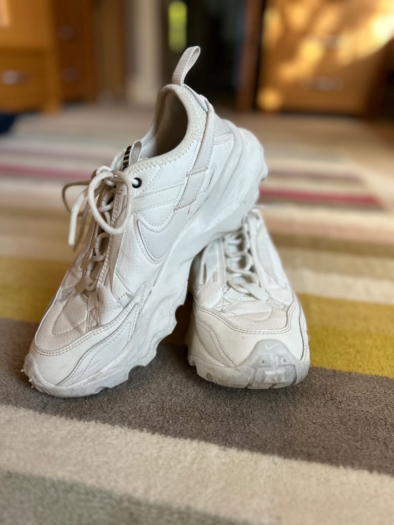 Women's Nike trainers - size 6