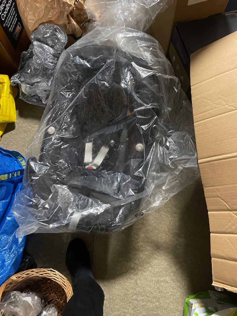 Maxi cosi car seat and base with iso fix 