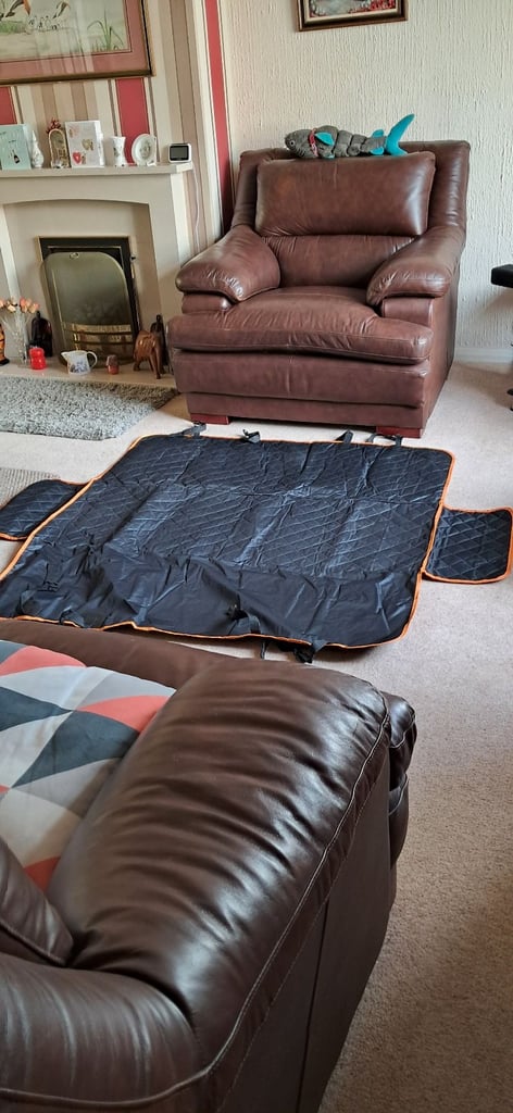 Waterproof dog cover for the back seat of a car 