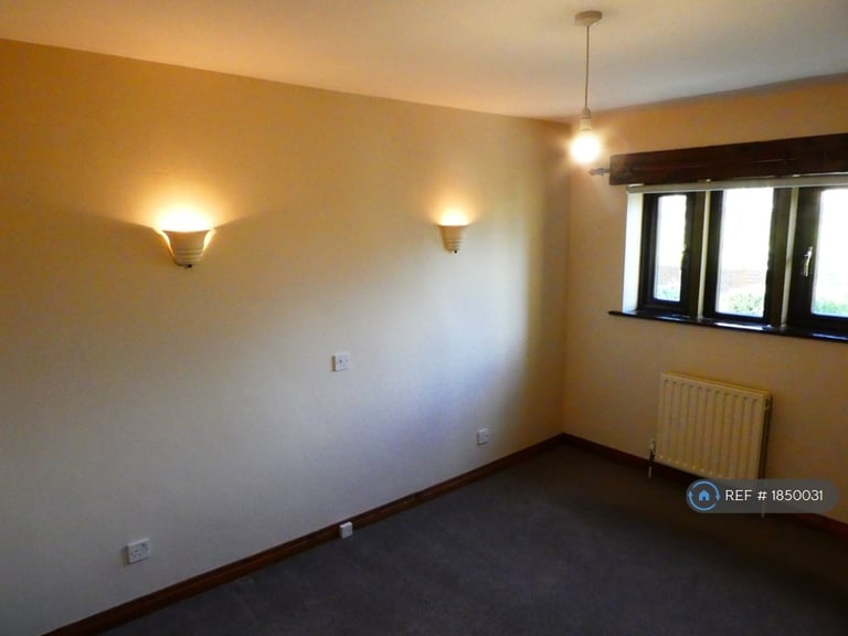 3 bedroom house in Fulstone Road, Huddersfield, HD4 (3 bed) (#1850031)