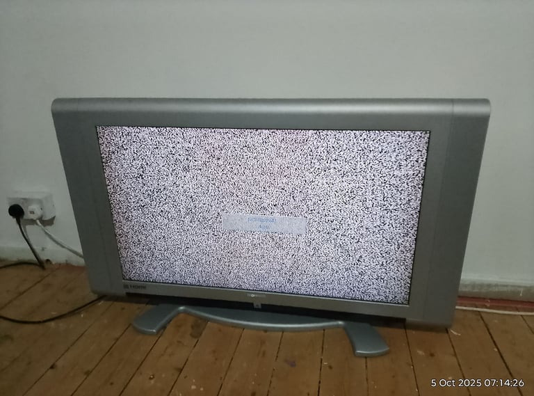 42 inch HDMI TECHWOOD TV