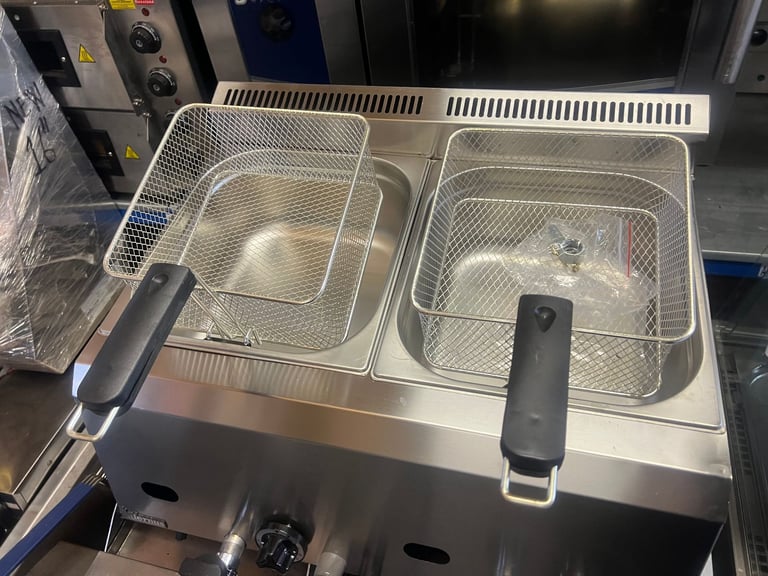 NEW GAS 2 TANK FRYER CATERING COMMERCIAL KITCHEN EQUIPMENT FAST FOOD RESTAURANT