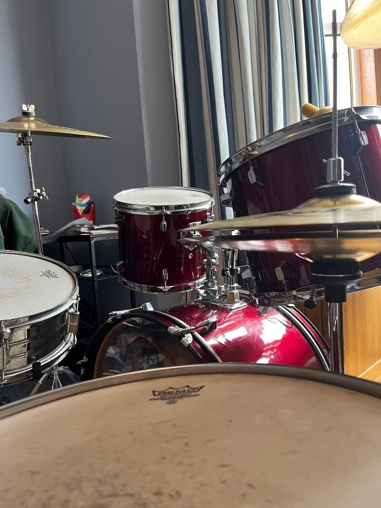 Session Pro 5-Piece Drum Kit with Solar by Sabian Cymbals & Remo Heads – Good Condition