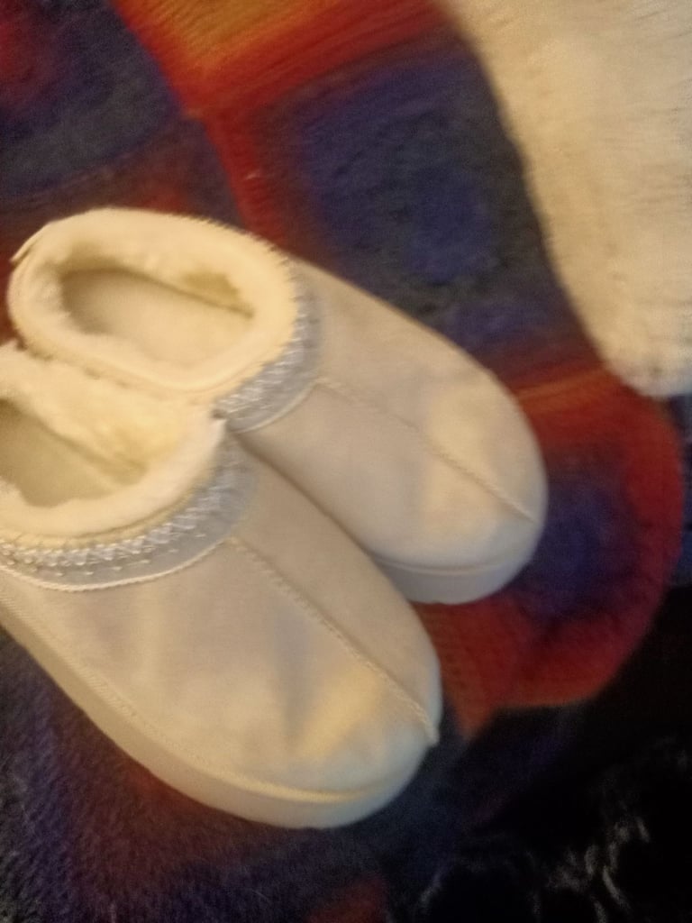 image for Ladies slippers 