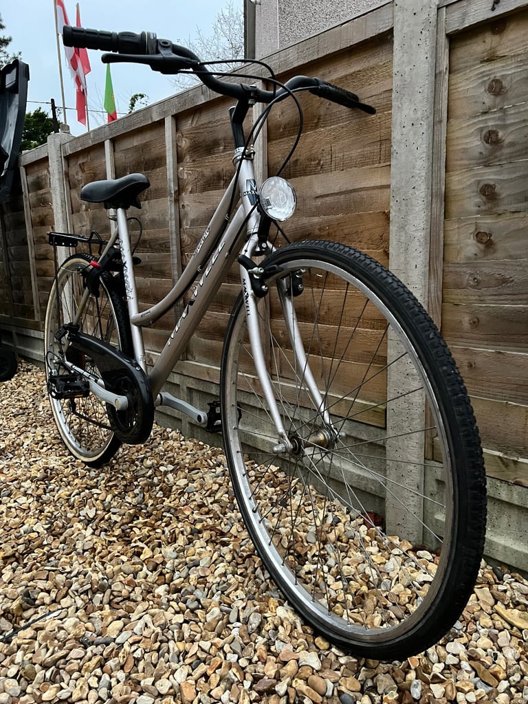image for Women’s cream hybird city bike 28  wheels ready to ride 