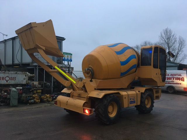 2012 Da'Vino R40 Self Loading 4cu Meter Concrete Mixer- 360deg Turntable