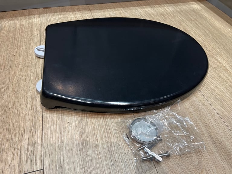 Black soft close toilet seat £10