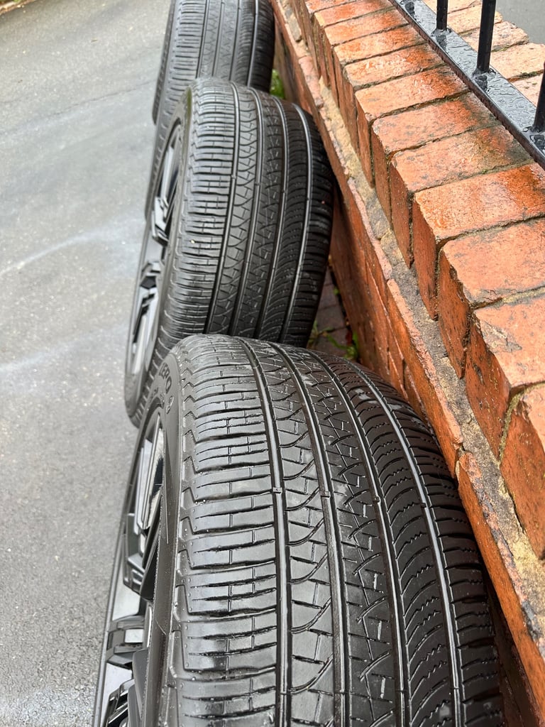Genuine Range Rover Sport 21” Alloy Wheels & Pirelli Tyres