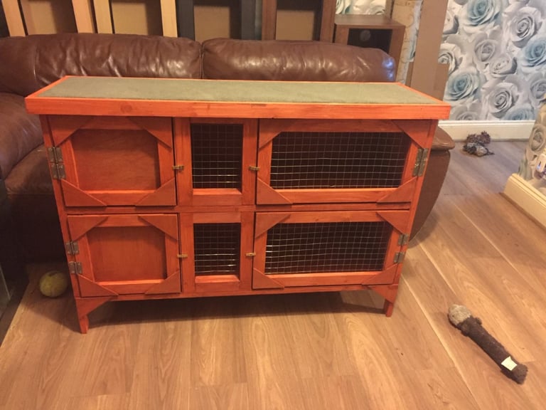 BRAND NEW 4FT DOUBLE RABBIT/GUINEA PIG HUTCH IN RED (NO RAMP)