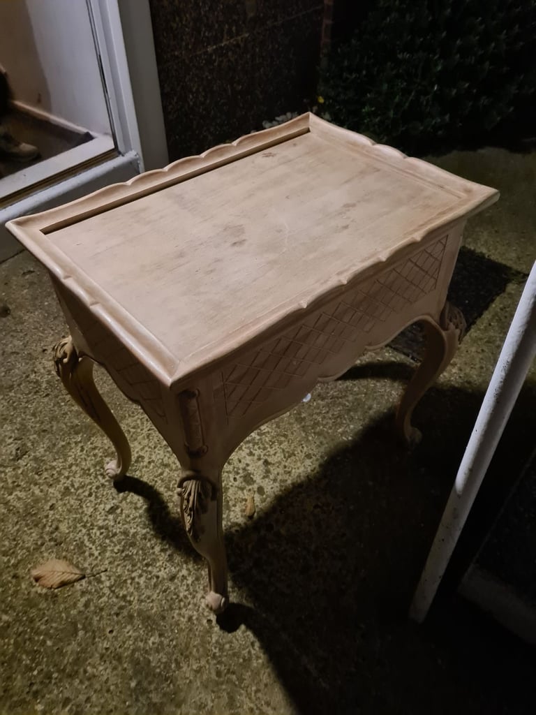 Stunning set of shelvs and table