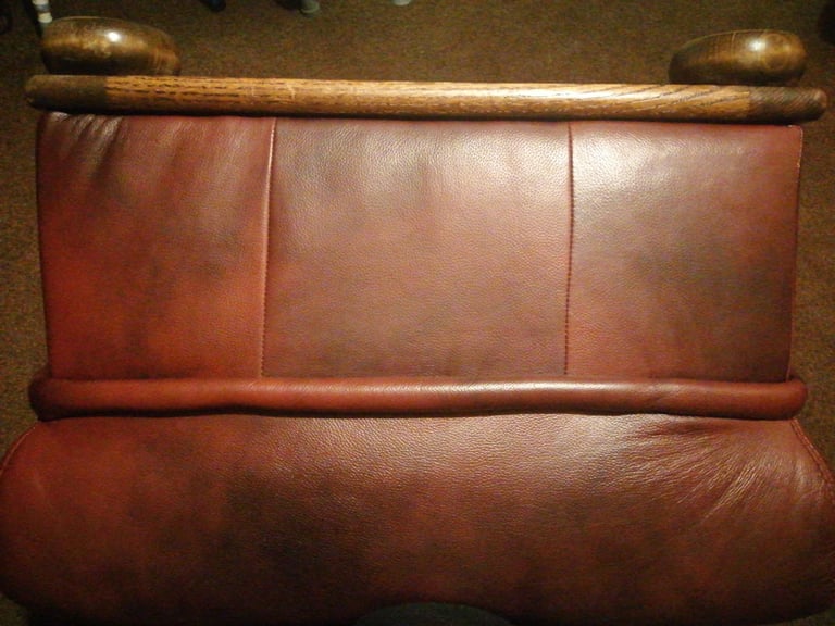 AS NEW SQUARE LEATHER LOOK PUFFA