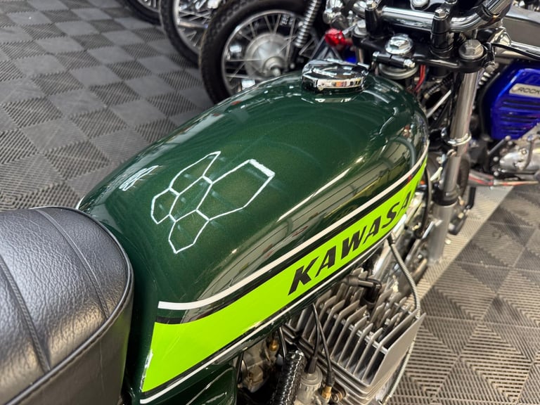 Allen Millyard Build – 1977 KAWASAKI KH550 four, classic two stoke, outstanding