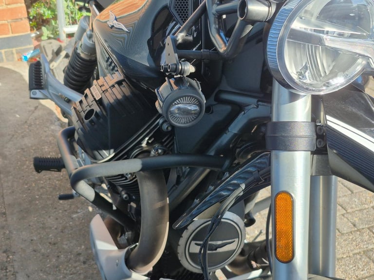 Moto Guzzi V85 TT Guardia D'Onore