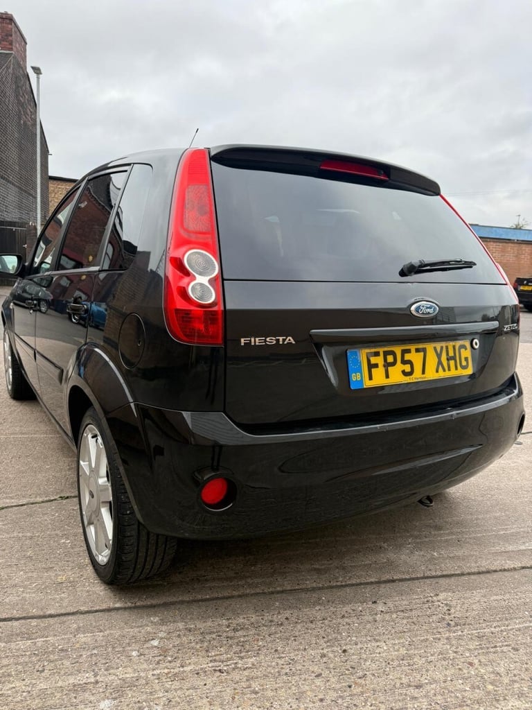FORD FIESTA 1.3 Zetec Climate 2007 - Image 2