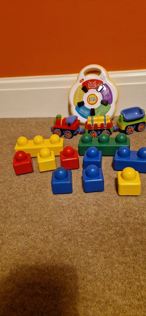 TOY BUNDLE 1. IN EXCELLENT CONDITION.