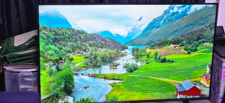 Tv Bush 58 inch big screen 24 model 4k smart 
