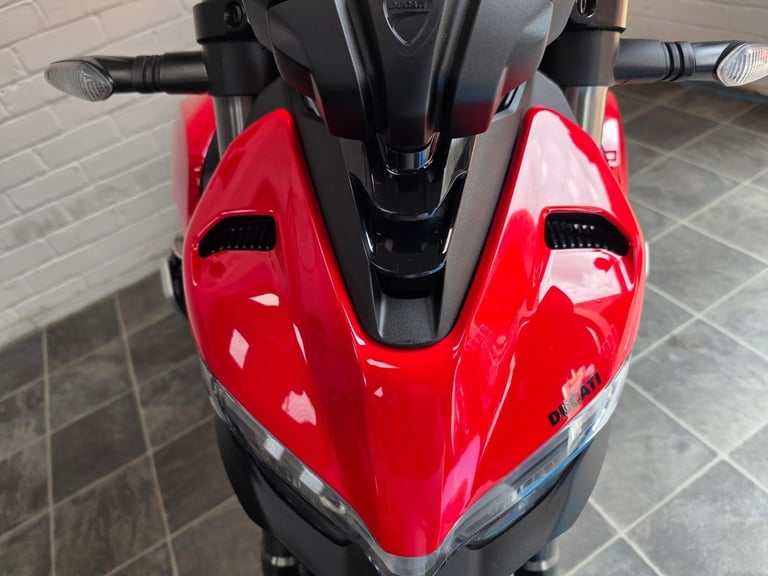 Ducati Streetfighter 955 V2
