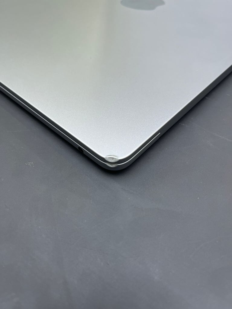 Apple MacBook Air M2 13'' 8GB Ram 256GB SSD Logic Pro 11 Final Cut Pro Adobe Warranty