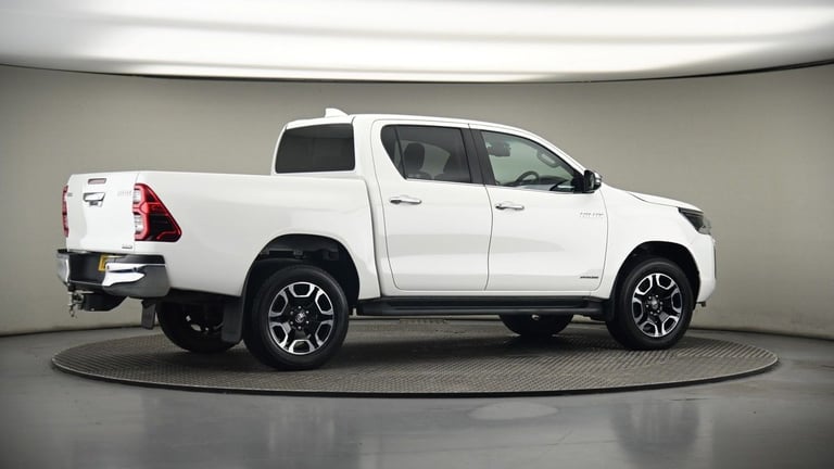 2024 Toyota Hilux 2.8 D-4D Invincible Pickup Double Cab 4dr Diesel Auto 4WD Euro 6 (s/s) (204 Pic...