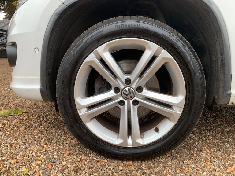 2014 Volkswagen Tiguan 2.0 TDi BlueMotion Tech R-Line 177 5dr ESTATE Diesel Manual