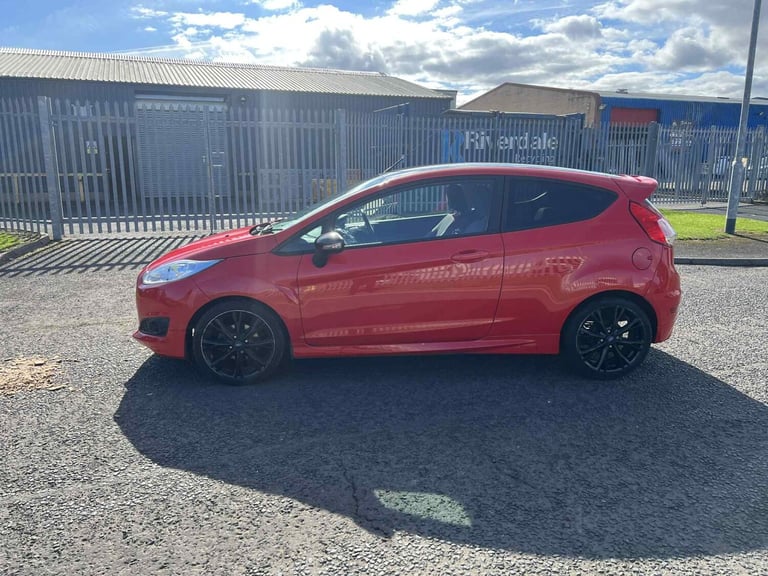 2014 Ford Fiesta 1.0 EcoBoost 140 Zetec S Red 3dr HATCHBACK Petrol Manual