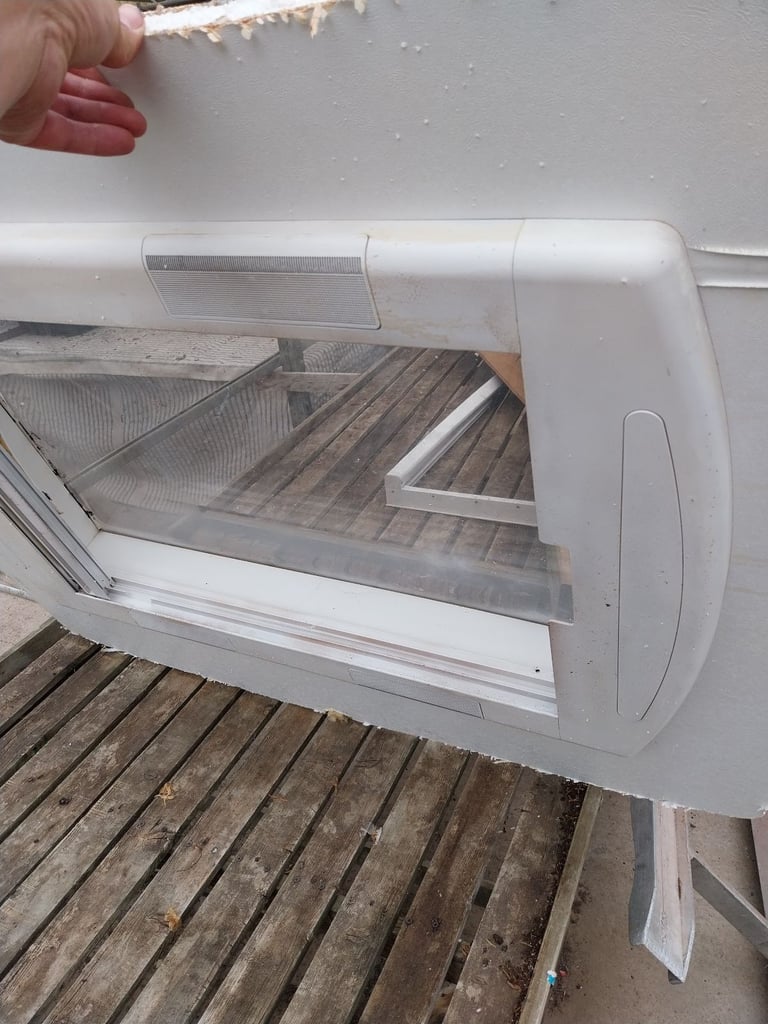 Remis tilt and slide caravan skylight top dome 
