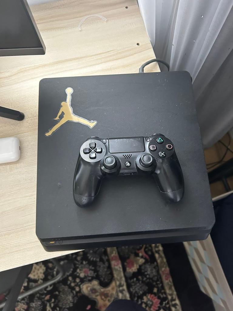 Ps4 with controller 