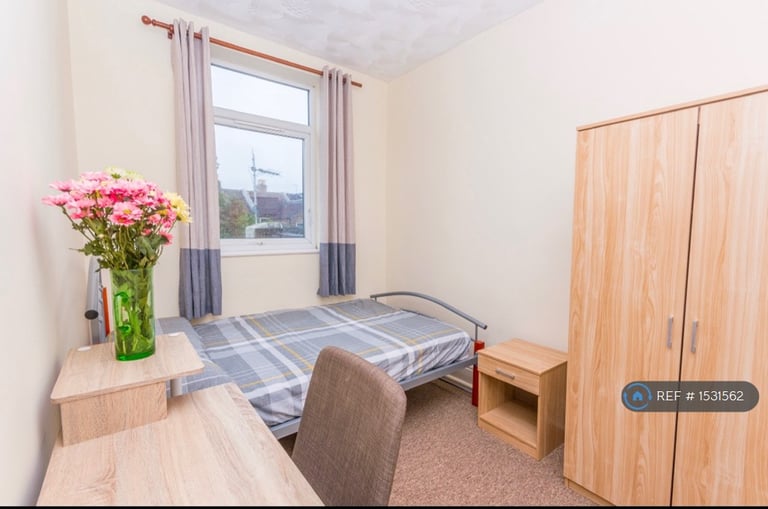4 bedroom house in Cleveland Road, Southsea, PO5 (4 bed) (#1531562)