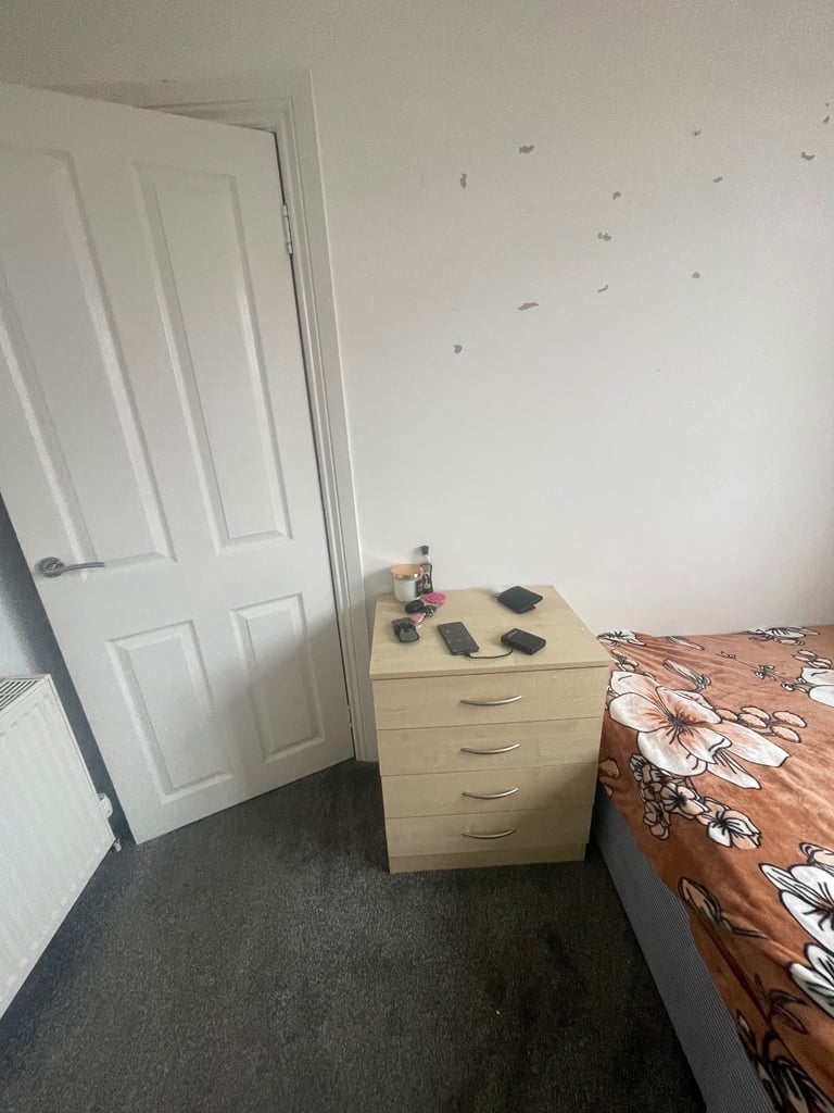 Double Room Available for girl