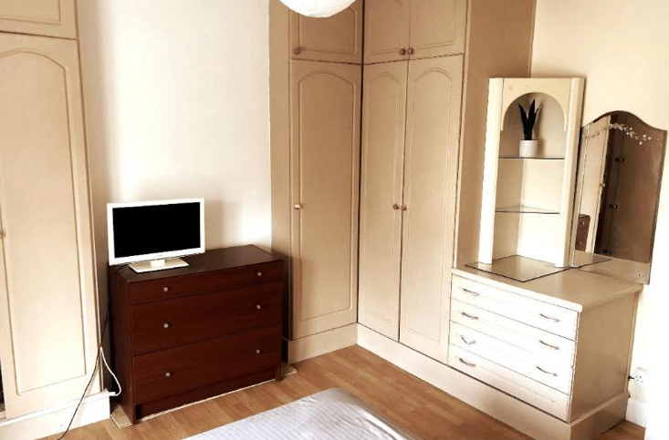 Spacious & Cosy Double Room for Rent – E13 8PJ