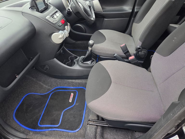 Toyota, AYGO, Hatchback, 2013, Manual, 998 (cc), 5 doors