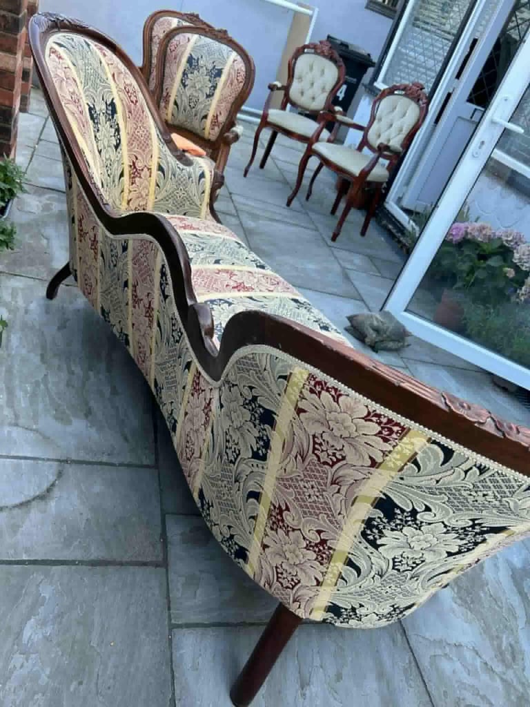 3 seater and 2 chairs 