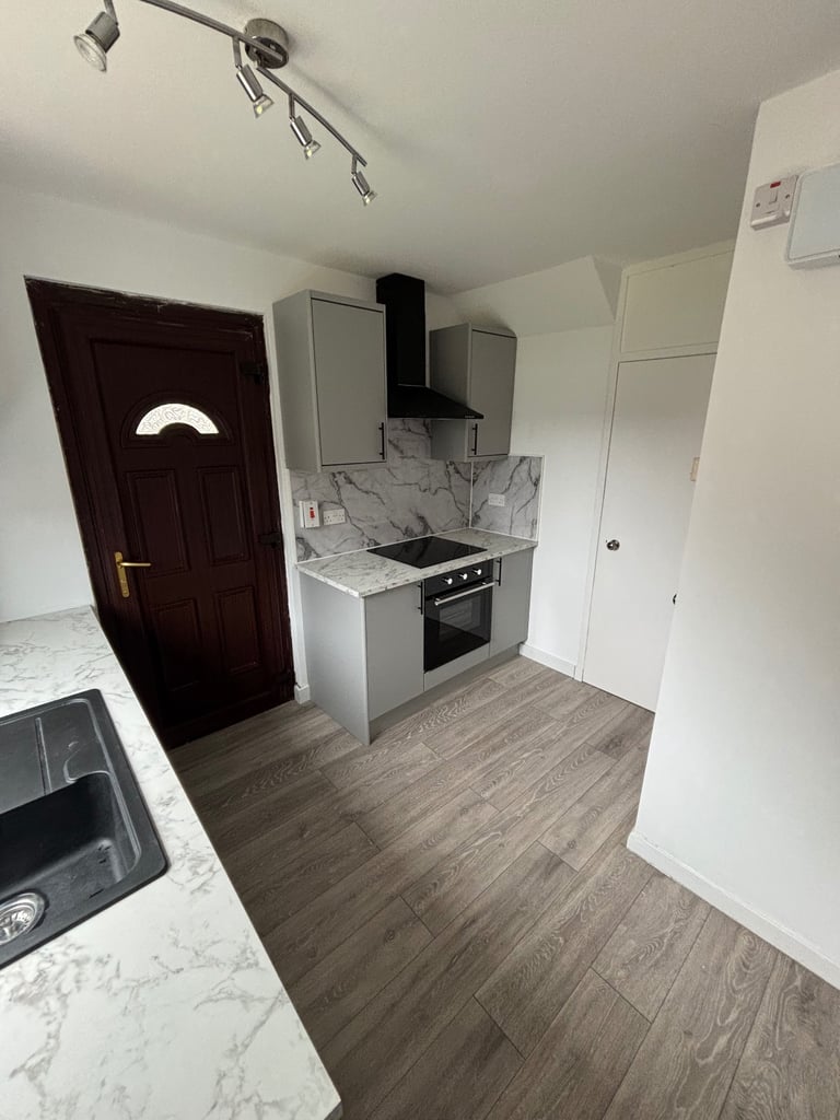 🌟 Newly Refurbished 2-Bed End-Terrace  – Available Now 🌟