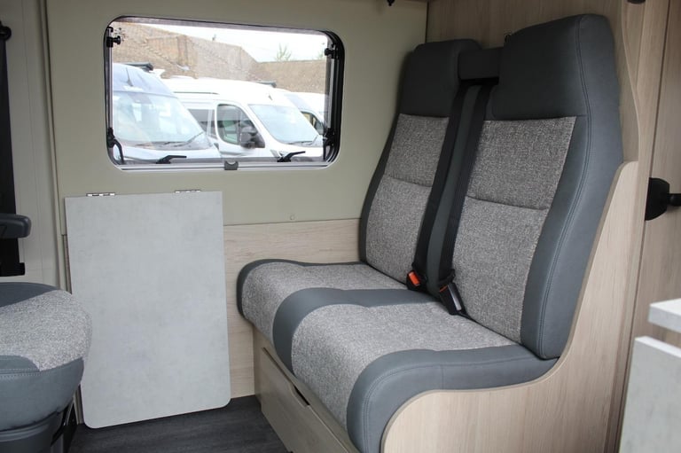 Auto-Trail Expedition 67 POP TOP ROOF, AUTOMATIC DIESEL AUTOMATIC 2025