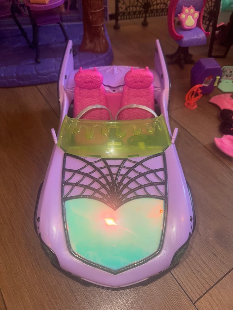 Monster high dolls house, monster high creepover, monster high car