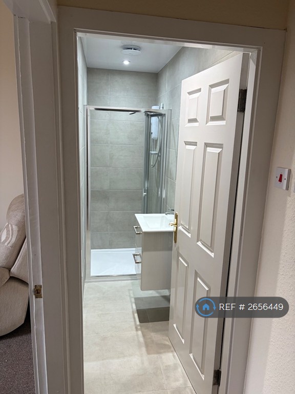 5 bedroom flat in Fenham, Newcastle Upon Tyne, NE4 (5 bed) (#2656449)