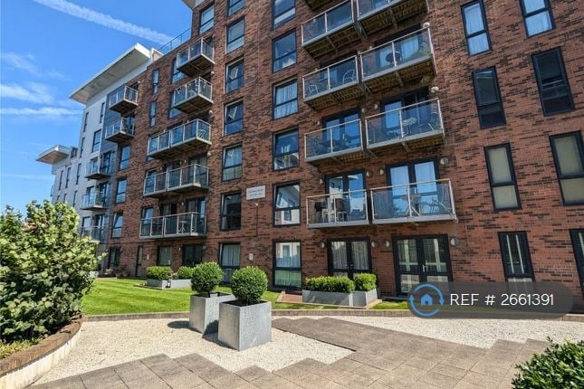 image for 1 bedroom flat in Longfield Centre, Manchester, M25 (1 bed) (#2661391)