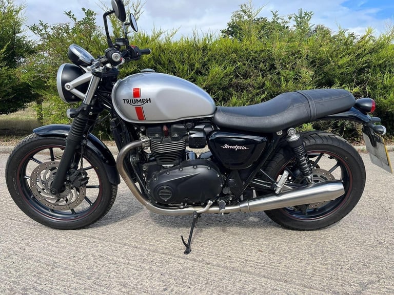 2017 17 TRIUMPH BONNEVILLE STREET TWIN 900 SILVER RETRO NAKED HPI CLEAR