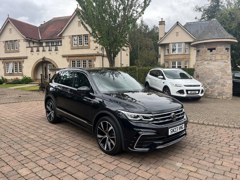 2023 Volkswagen TIGUAN R- Line Pan/r Cameras Full Service History heated steering