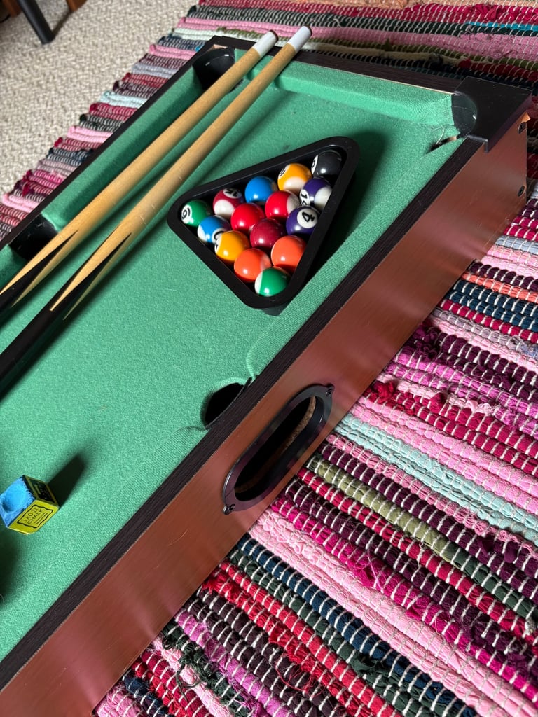 Children’s mini table top pool table 