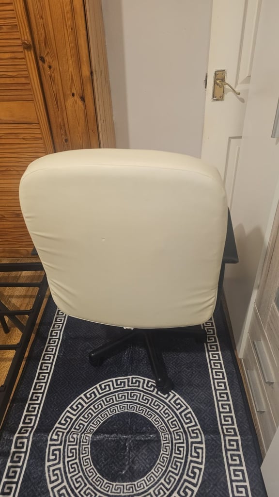 image for Swivel office chair 