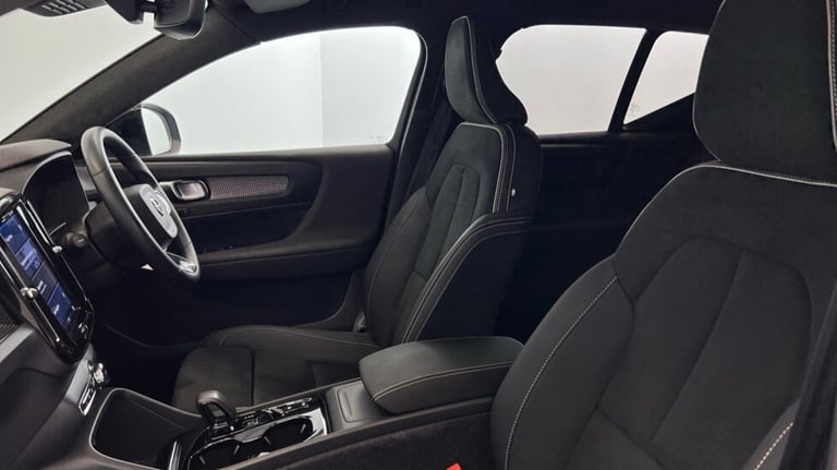 2023 Volvo XC40 Plus, B3 Mild hybrid, Petrol, Dark (360 Parking Camera, Apple Car Play) Estate Pe...