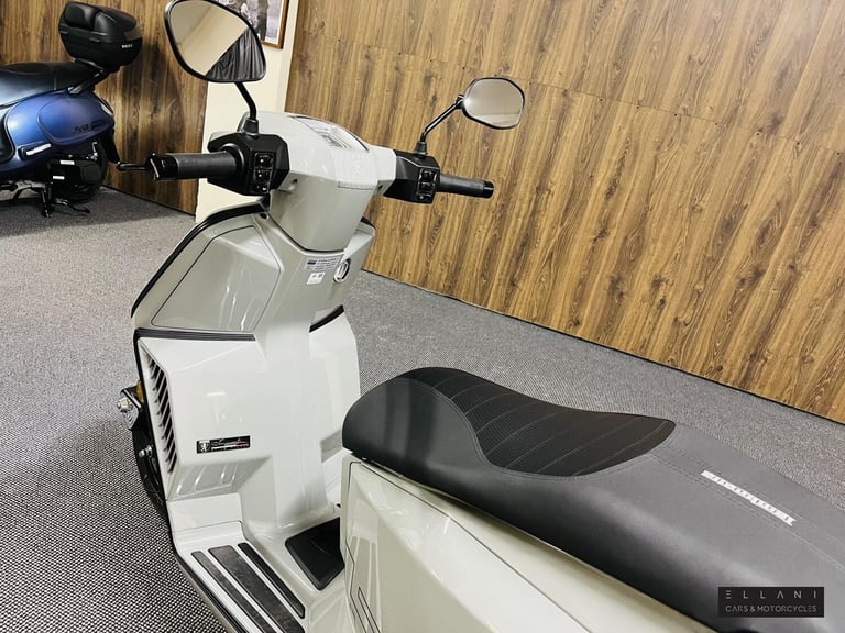 2025 Lambretta X 300 300 Scooter Petrol Automatic Euro 5 (25 ps) Scooter Petrol Automatic
