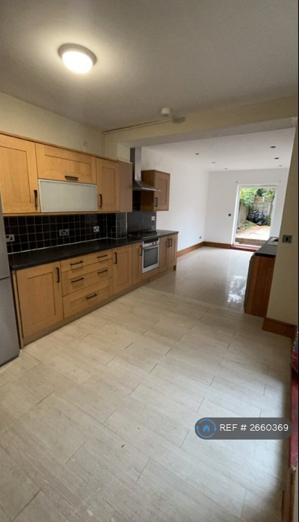 4 bedroom house in Carisbrooke Road, London, E17 (4 bed) (#2660369)