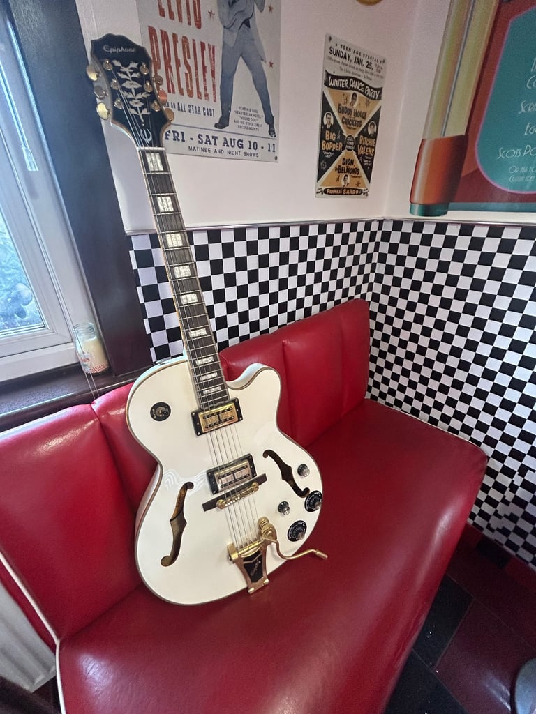 Epiphone bigsby guitar 